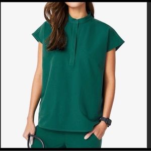 FIGS Hunter Green top